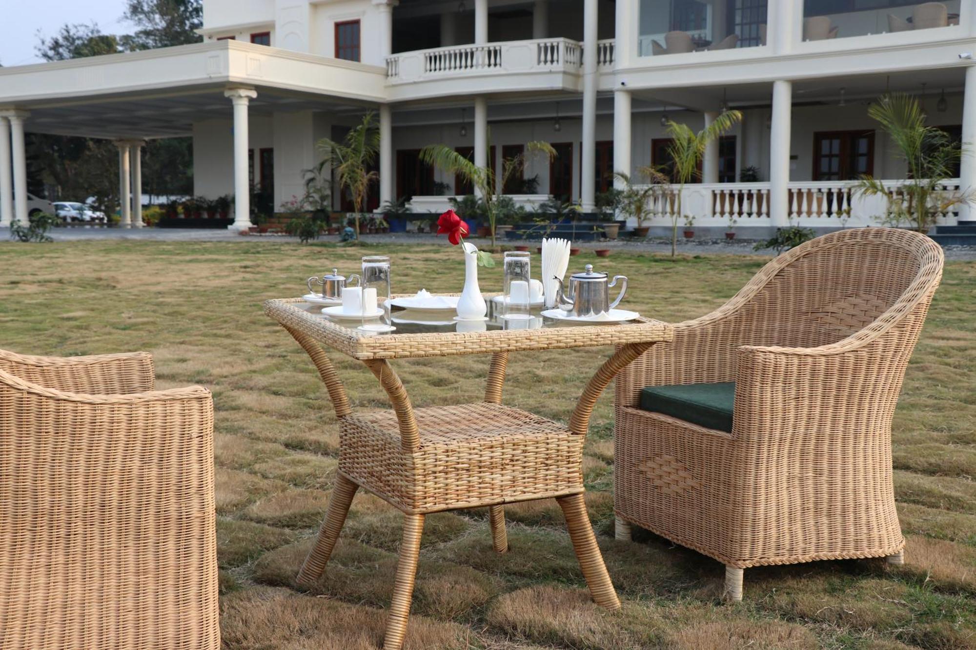 Royale De' Casa Resort Kaziranga Exterior photo