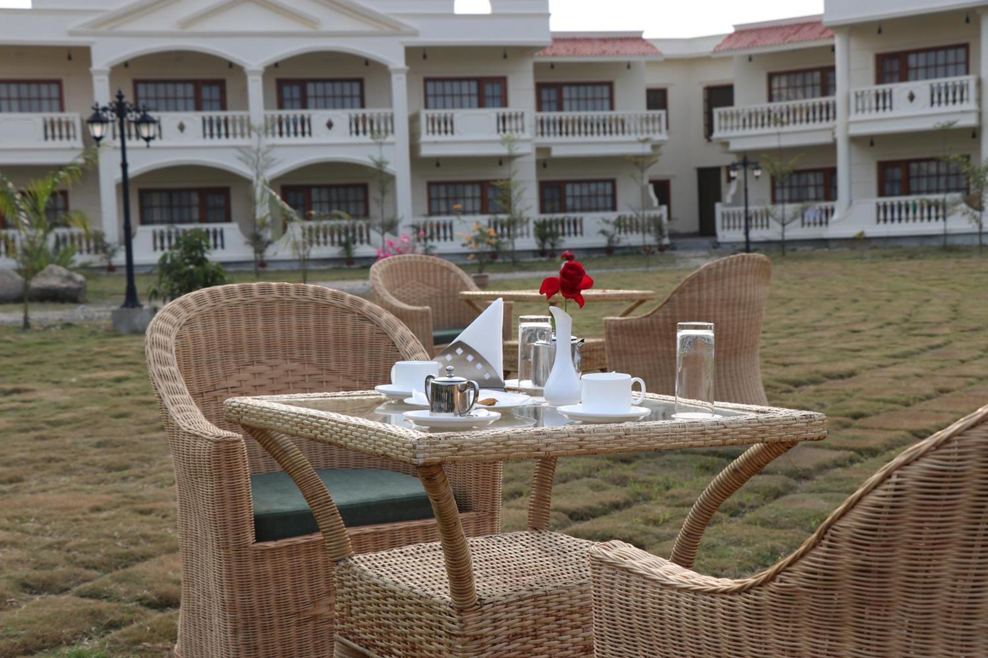 Royale De' Casa Resort Kaziranga Exterior photo