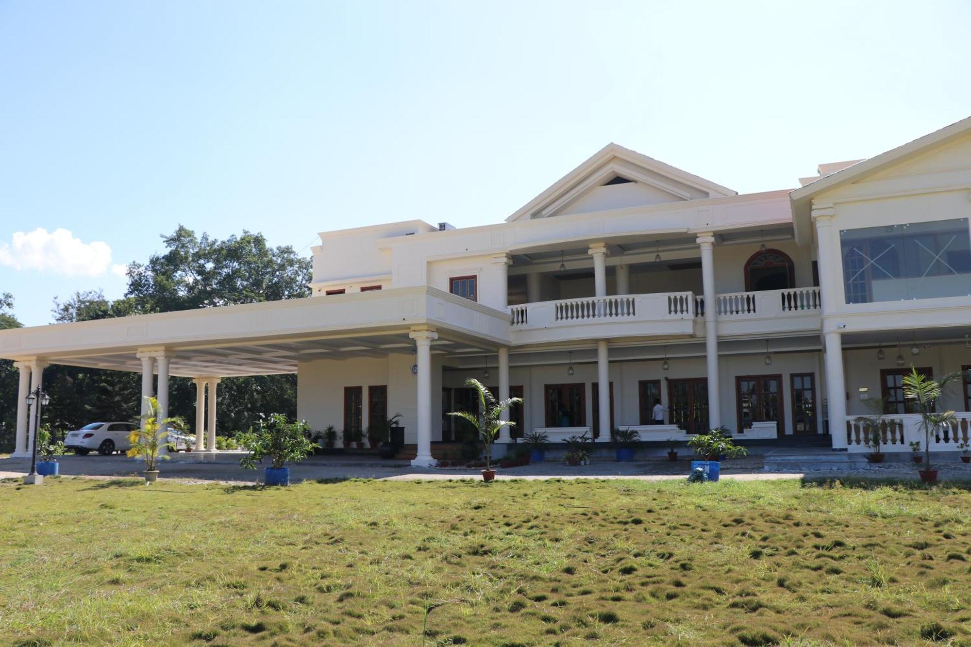 Royale De' Casa Resort Kaziranga Exterior photo