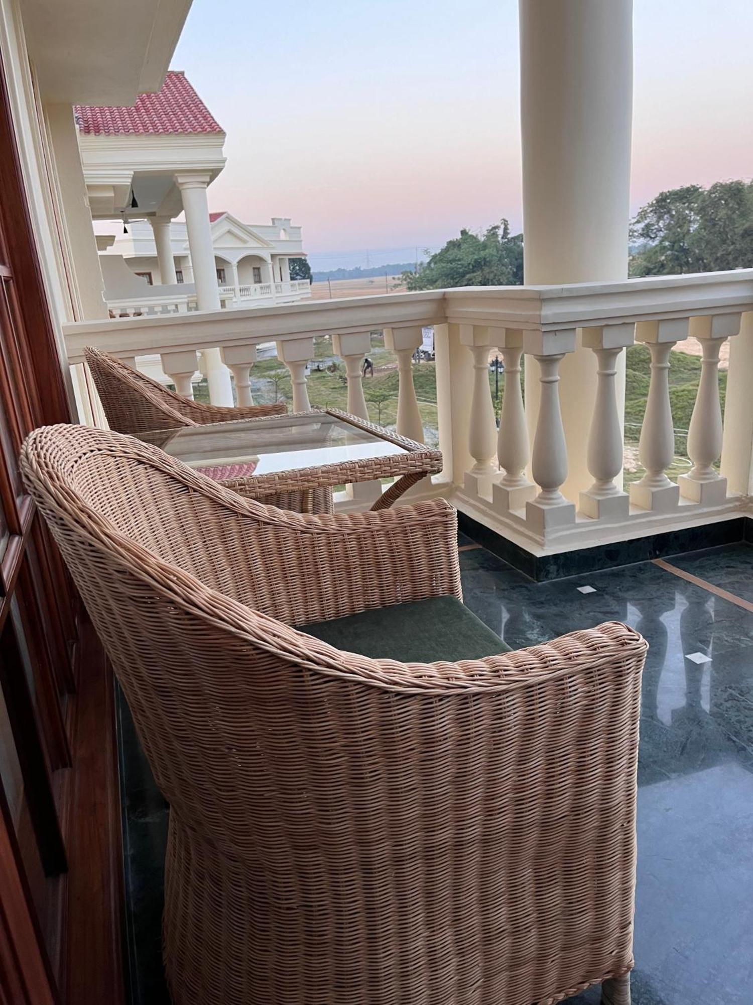 Royale De' Casa Resort Kaziranga Exterior photo