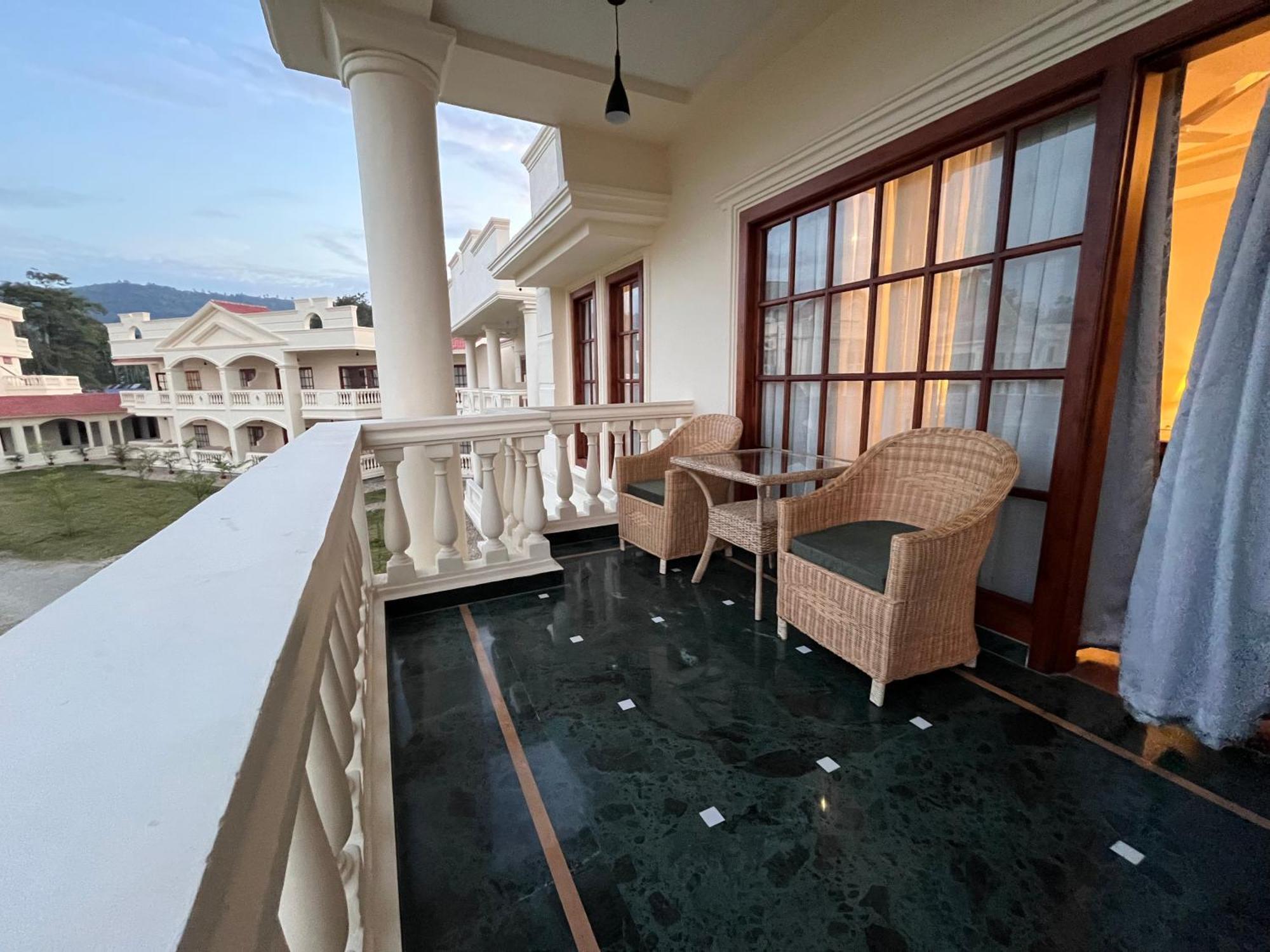 Royale De' Casa Resort Kaziranga Exterior photo