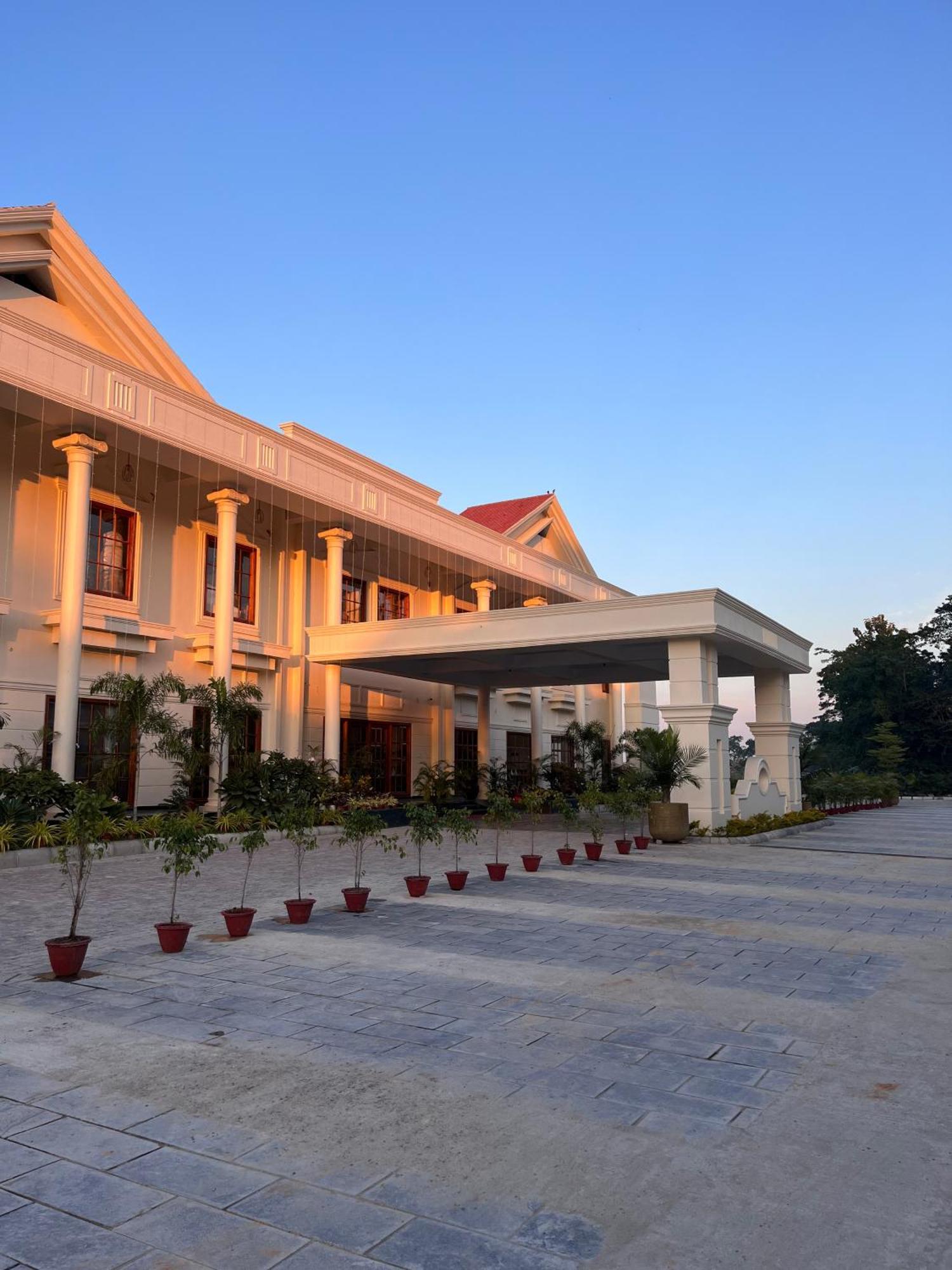 Royale De' Casa Resort Kaziranga Exterior photo