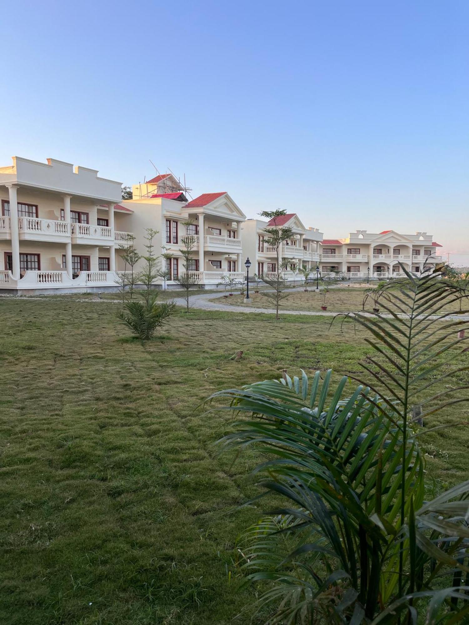 Royale De' Casa Resort Kaziranga Exterior photo